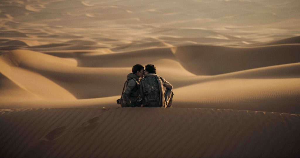 In der Wüste muss die Freiheit grenzenlos sein: Zendaya und Timothée Chalamet in „Dune Part Two“ (Foto: Warner Bros.)