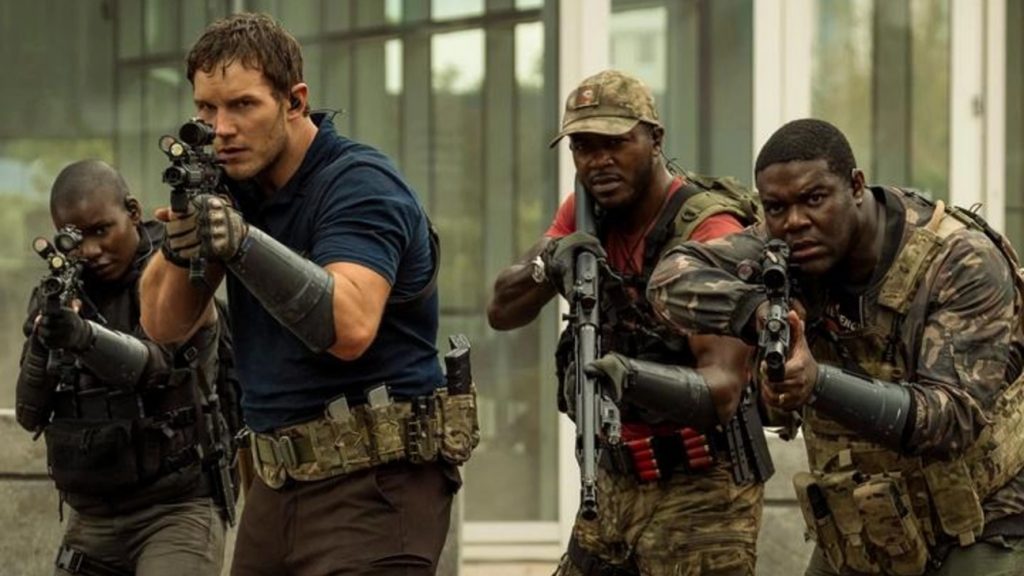 Chris Pratt (l.) in The Tomorrow War