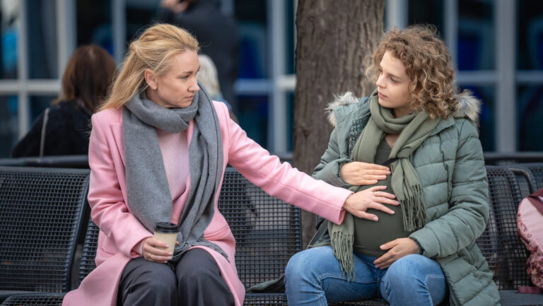 Lisa Maria Potthoff und Alina Danko in „Mein Kind“